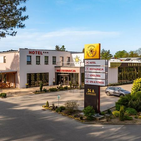 Hotel - Restauracja "Sloneczna" Jarocin Exteriör bild