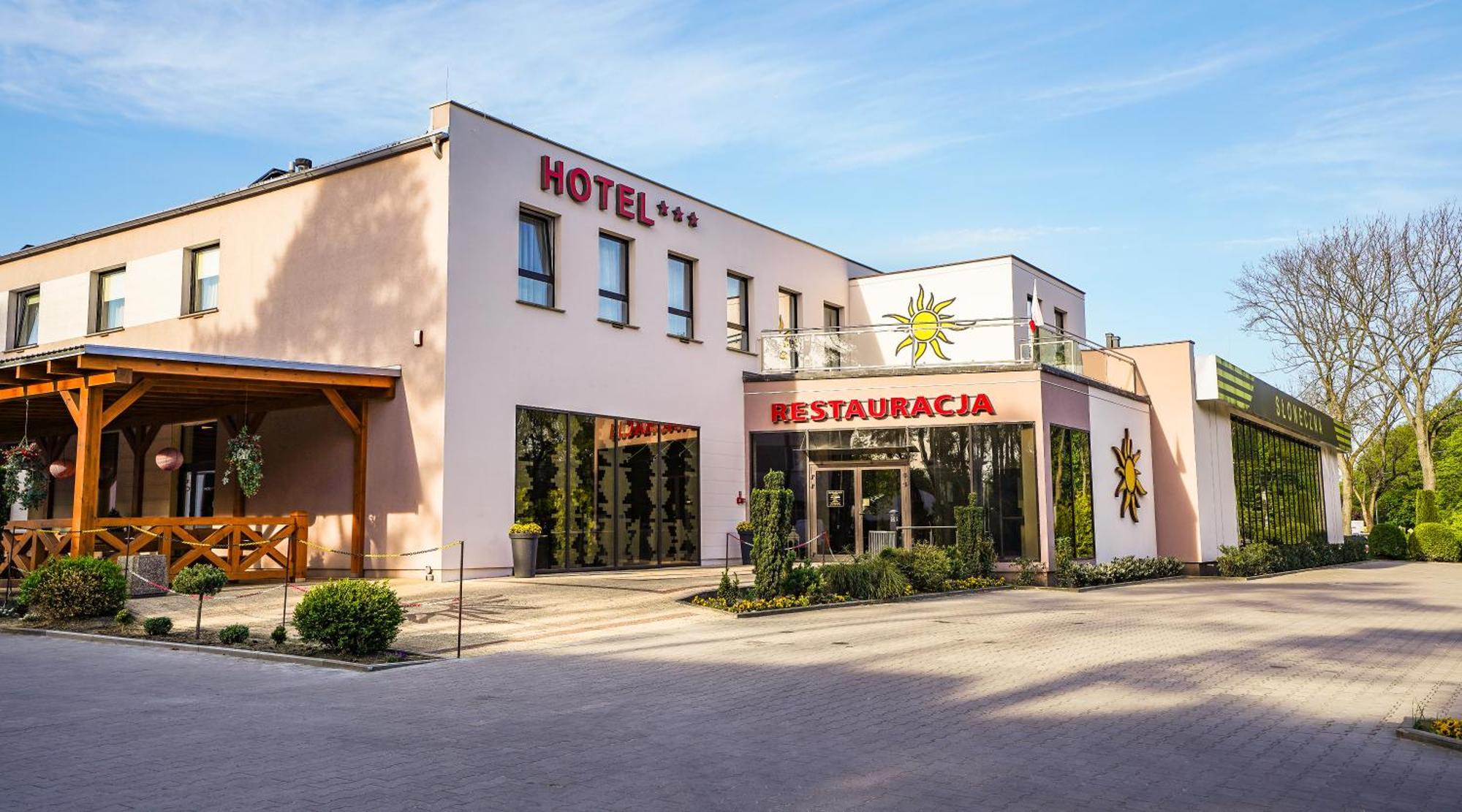 Hotel - Restauracja "Sloneczna" Jarocin Exteriör bild
