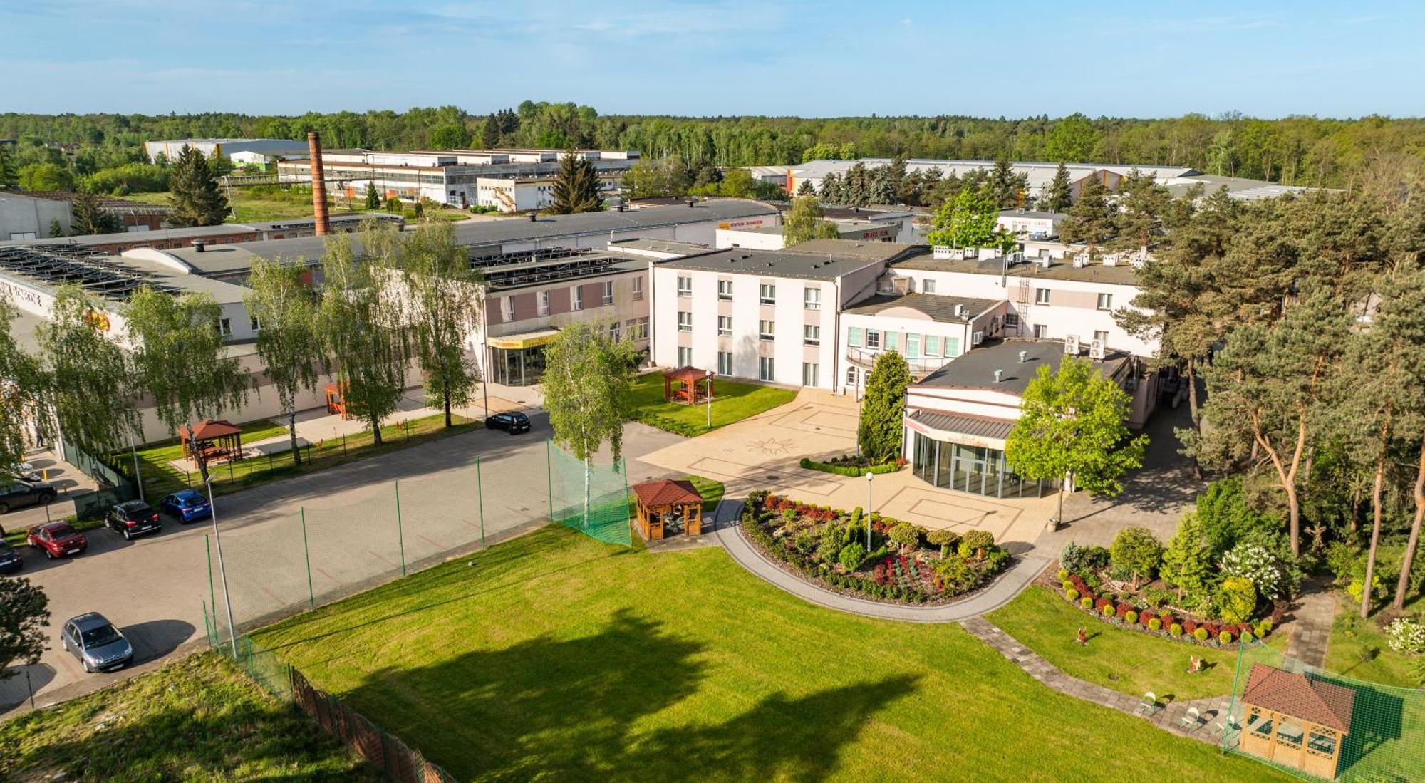 Hotel - Restauracja "Sloneczna" Jarocin Exteriör bild